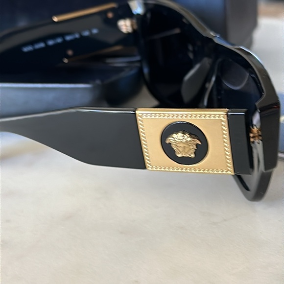 Authentic Men’s Versace Black Rectangle Sunglasses with Gold Tone Medallion - Picture 6 of 8